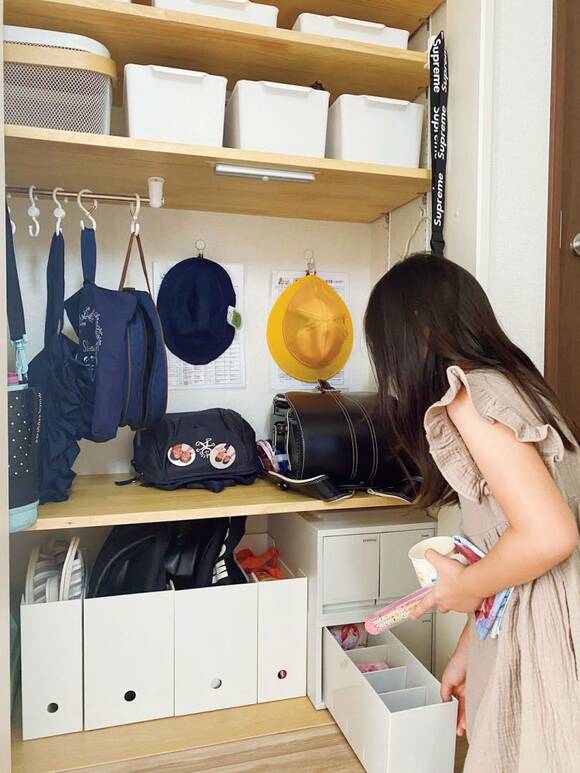 収納棚にランドセル