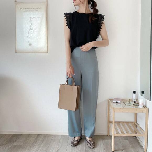 サテンパンツと合わせたコーデ