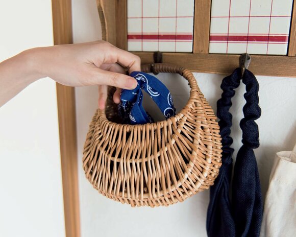 3人分のヘアバンドは バッグに入れて壁かけに