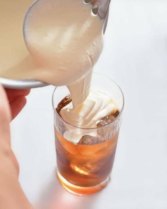 クリームを流し入れる