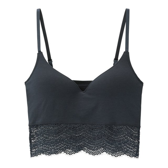 今までのVネックの中でいちばん小胸対応！