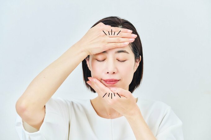 化粧水を浸透させる様子