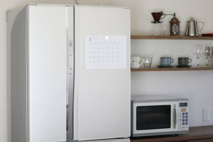 冷蔵庫にカレンダー
