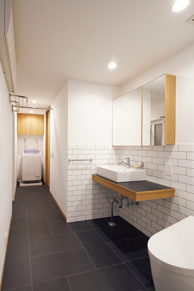 間仕切りを省略した動きやすいサニタリー