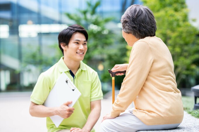 介護を受ける女性