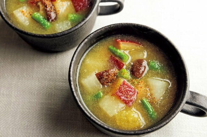 カップに入ったサツマイモのとろみ汁