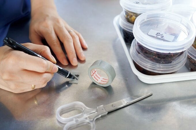 マステに書く様子