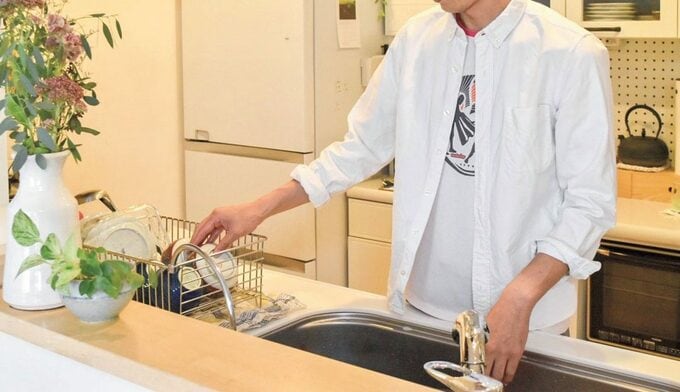 食器洗いをする様子
