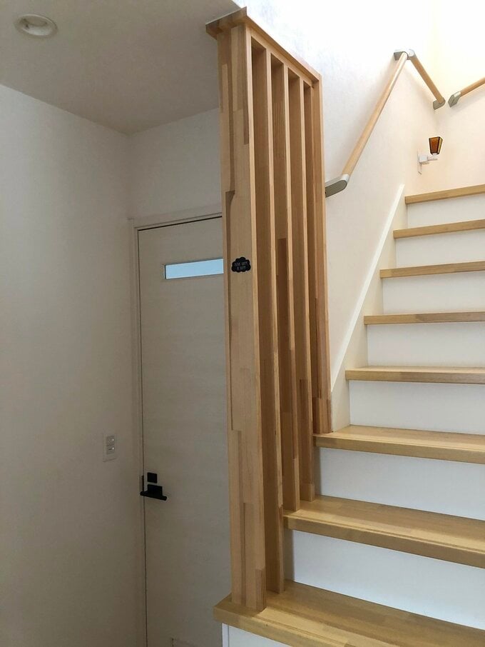 階段を斜め横から見る