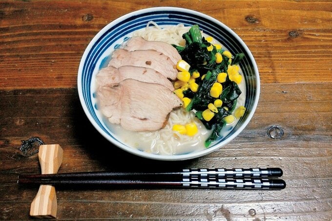 鶏のさっぱりチャーシューをラーメンに入れた様子