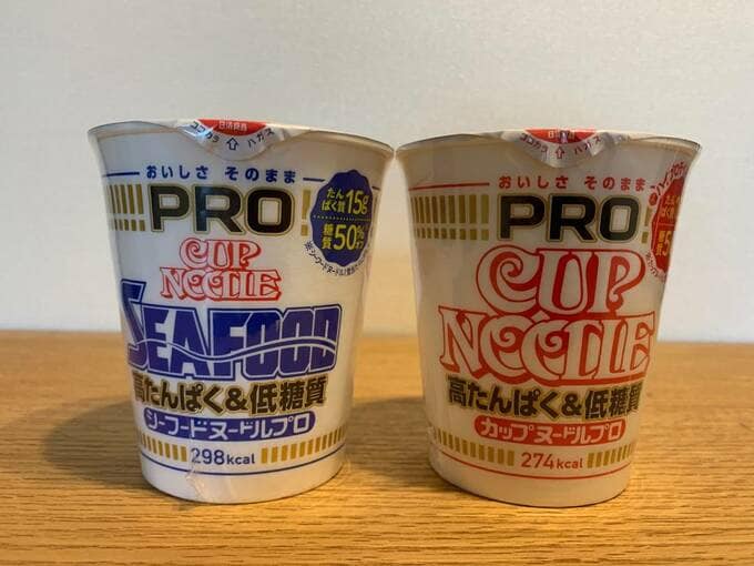カップラーメン2つ並び