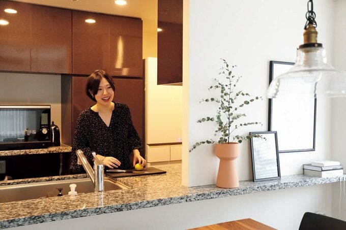 キッチンに女性