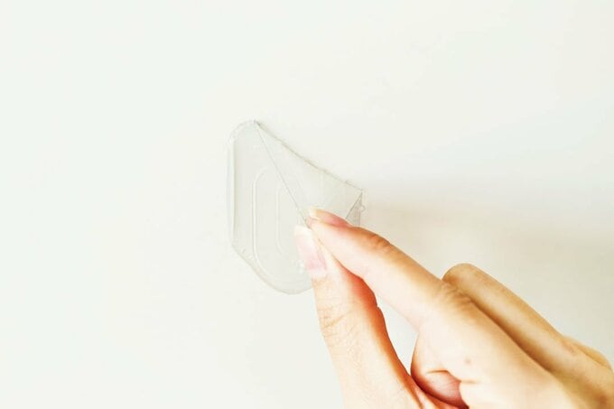 ペラッとはがせる特殊な接着剤