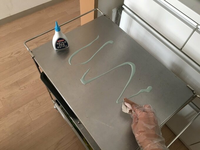 ステンレスワゴンに洗剤