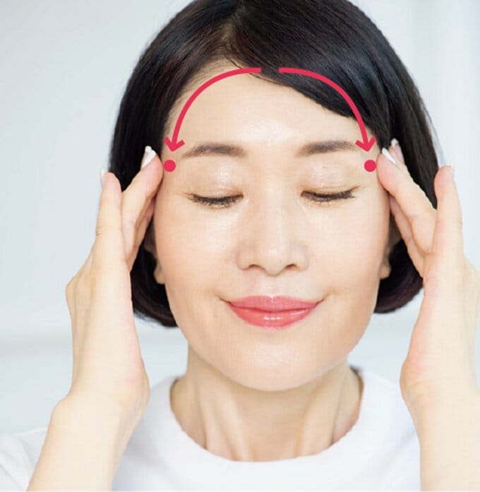 マッサージをする小林ひろ美さん