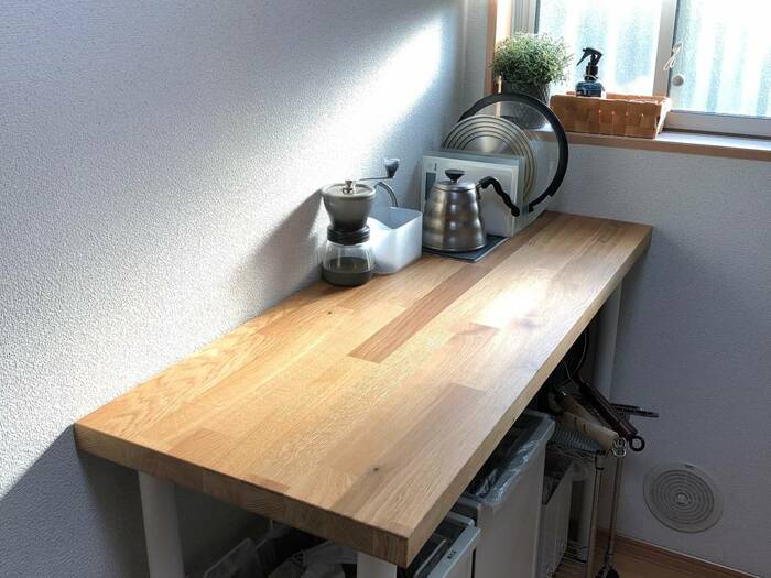 スリムでサイズぴったり。イケアの板でキッチン作業台を簡単DIY 