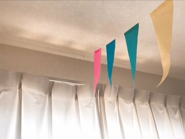 暑い日はカーテンの洗濯を！そのまま屋内に干してもカラッと乾く