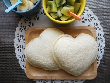 ハート型サンドイッチがかわいすぎて悶絶…！朝食やピクニックに最適な超便利グッズ