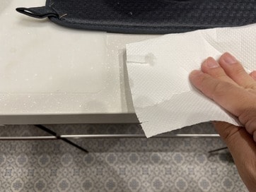 キッチン天板に「天然石を含まない、白の人造大理石」を選んだ洗剤のプロの納得の理屈