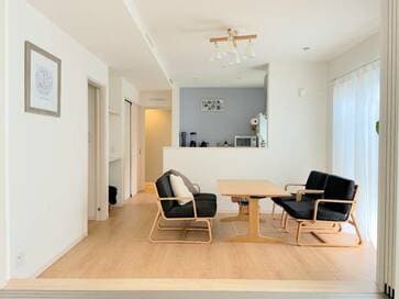 50代で手に入れた、平屋の小さな暮らし。不要なものを捨てて心も体も身軽に