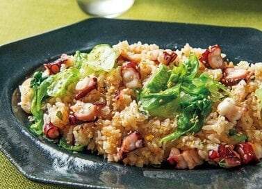 笠原将弘さんの、15分でつくれる「タコライス」。タコと梅の絶妙なバランスがたまらない