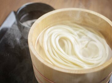 毎月1日は丸亀製麺の「釜揚げうどん」が半額以下！3月は140円で食べられる