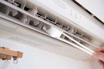 夏に酷使したエアコンを掃除するなら今！家にあるもので簡単にお手入れできます