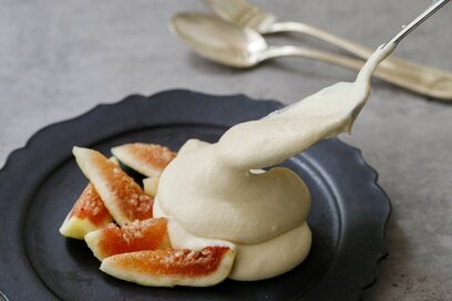 体に優しい豆乳と麹の「発酵生クリーム」。つくり方と簡単おやつレシピ