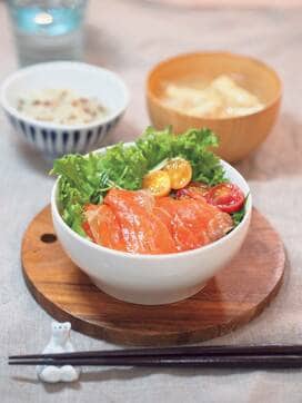 野菜たっぷりお手軽やせ献立。手軽な刺身でタンパク質もプラス