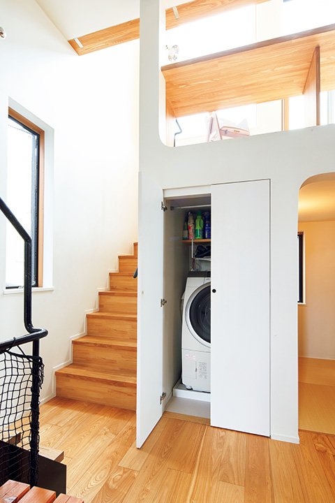 洗濯機を収納する小部屋