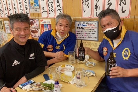 男性3人
