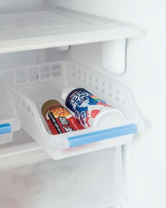 冷蔵庫の中に専用かごをつくった様子