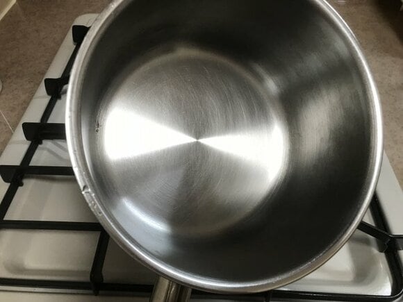 ピカピカのステンレス鍋