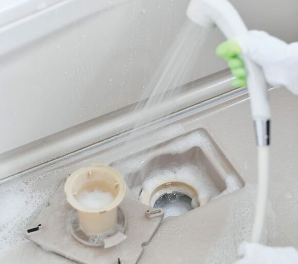 排水溝　シャワーですすぐ