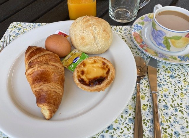 フランスの朝食の例