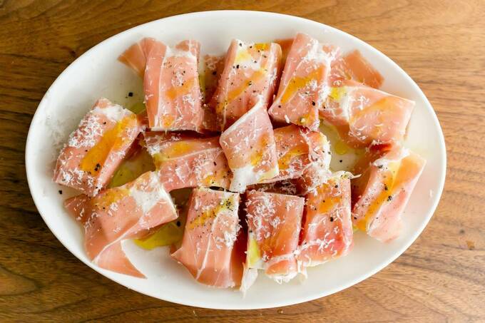 水切りをした豆腐を生ハムで包んで