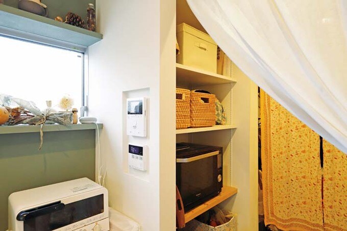 キッチンの奥のパントリー