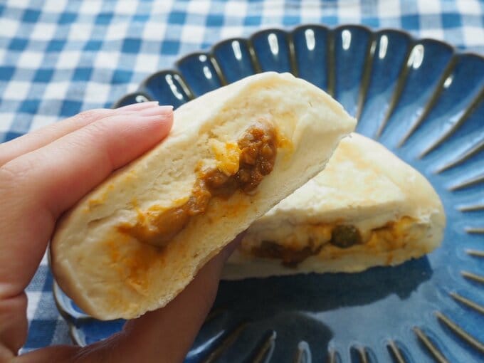 カレーまんの断面