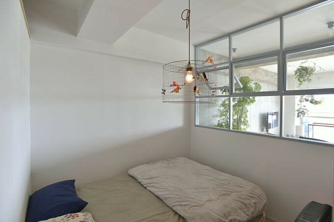 光降り注ぐ寝室