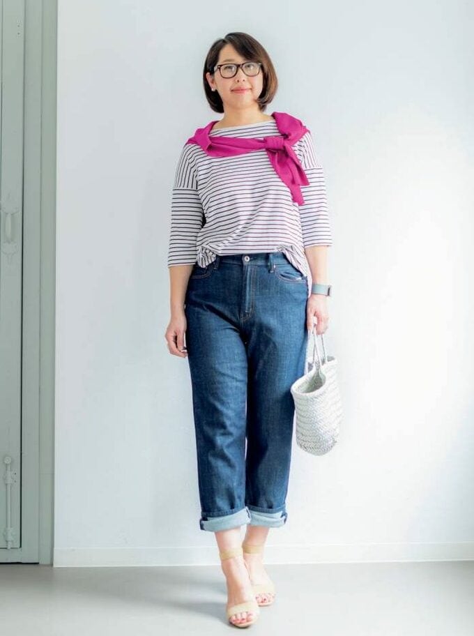 ピンクカーディガンとパンツ