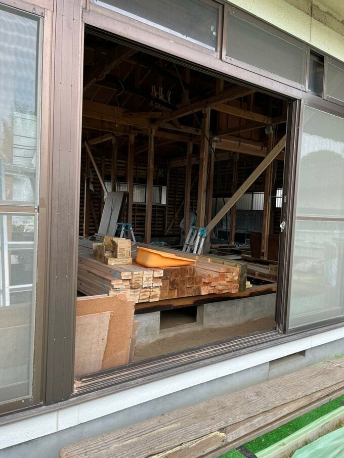 外から見た工事中の様子