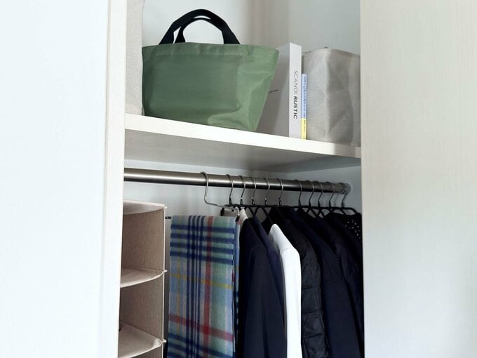 小物で色ものを取り入れる