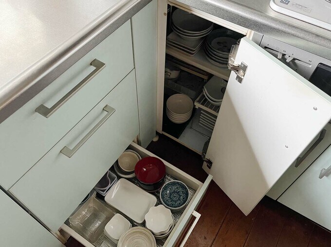 キッチン下に収納した食器