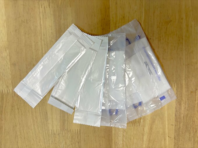 お弁当やサンドイッチを買ったときについてくるおしぼり