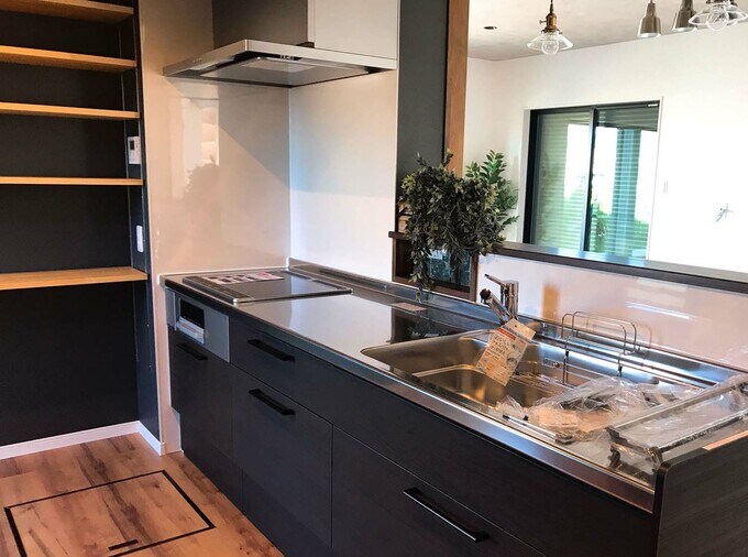 ステンレストップのキッチン