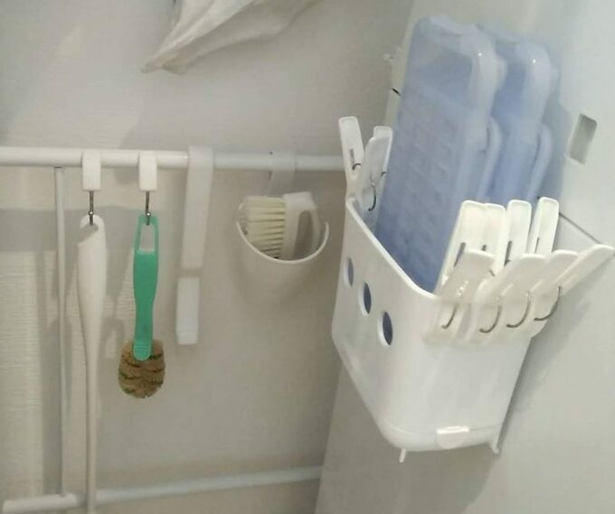 濡れたブラシをポケットに入れて吊り下げ