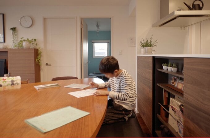 リビング学習する長男