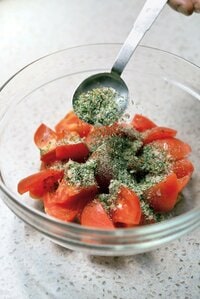 ゼラチンの力でトマトがツヤツヤになる