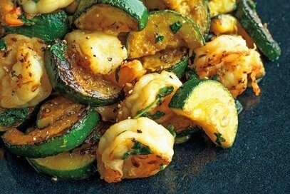 笠原将弘さんの簡単「ズッキーニ」おかず。バターじょうゆでご飯がすすむ