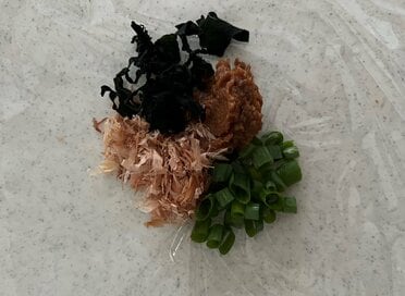 1人分のみそ汁を気軽につくれる「みそ玉」。アウトドアでも大活躍